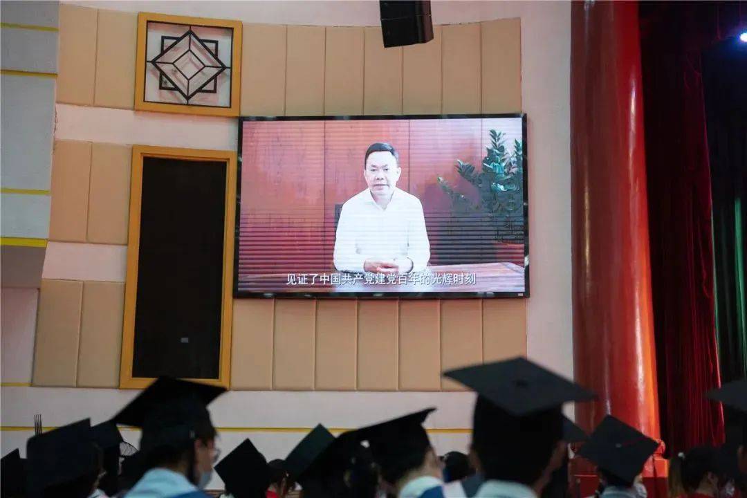 KAIYUN【官方网站】 开云中国大陆董事长庄重作为厦门大学校友代表在2022届毕业典礼上进行发言 